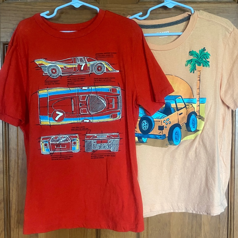 Gap & Old Navy short sleeve shirts. M/8
